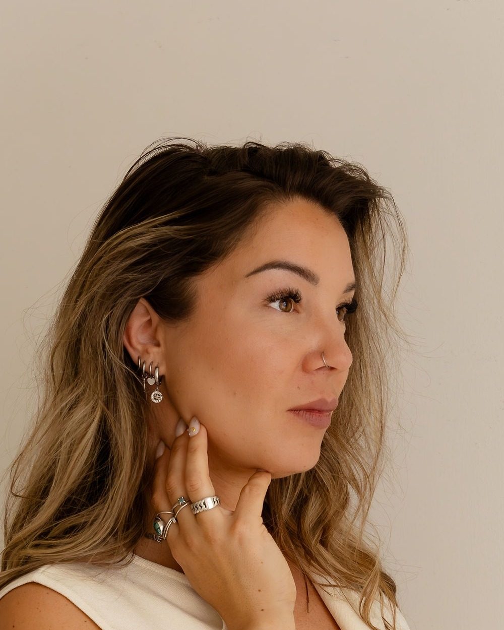 Portret van Romana, de eigenaar van Maan's PMU Beautysalon